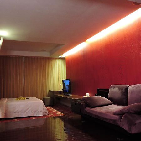 Edinburgh Motel Tainan Eksteriør billede
