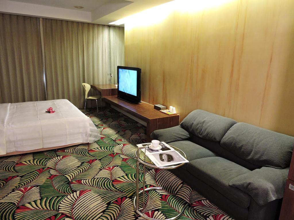 Edinburgh Motel Tainan Eksteriør billede