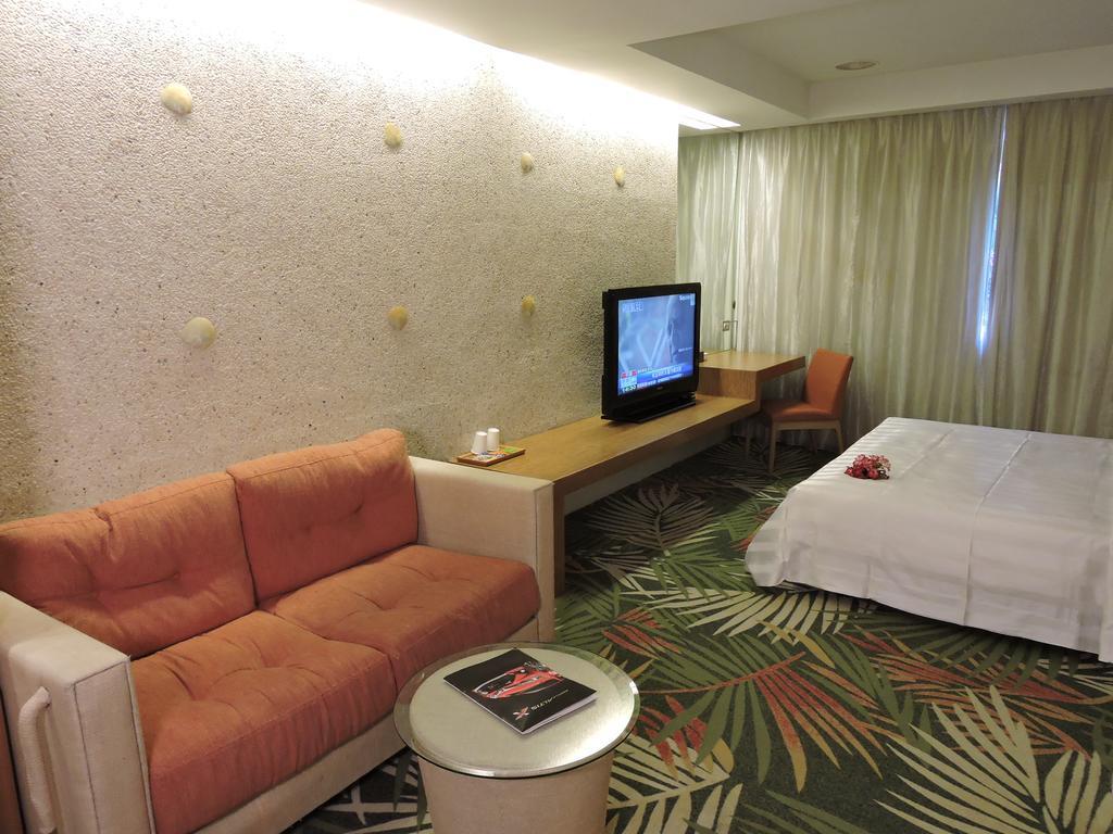 Edinburgh Motel Tainan Eksteriør billede