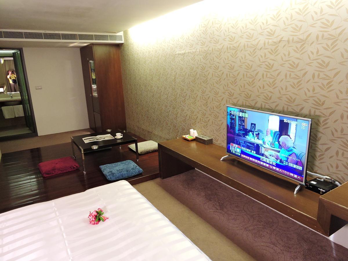Edinburgh Motel Tainan Eksteriør billede
