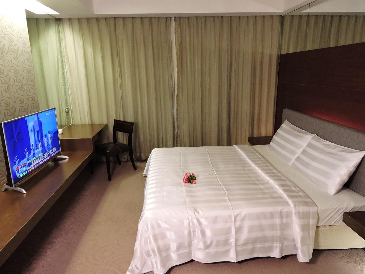 Edinburgh Motel Tainan Eksteriør billede