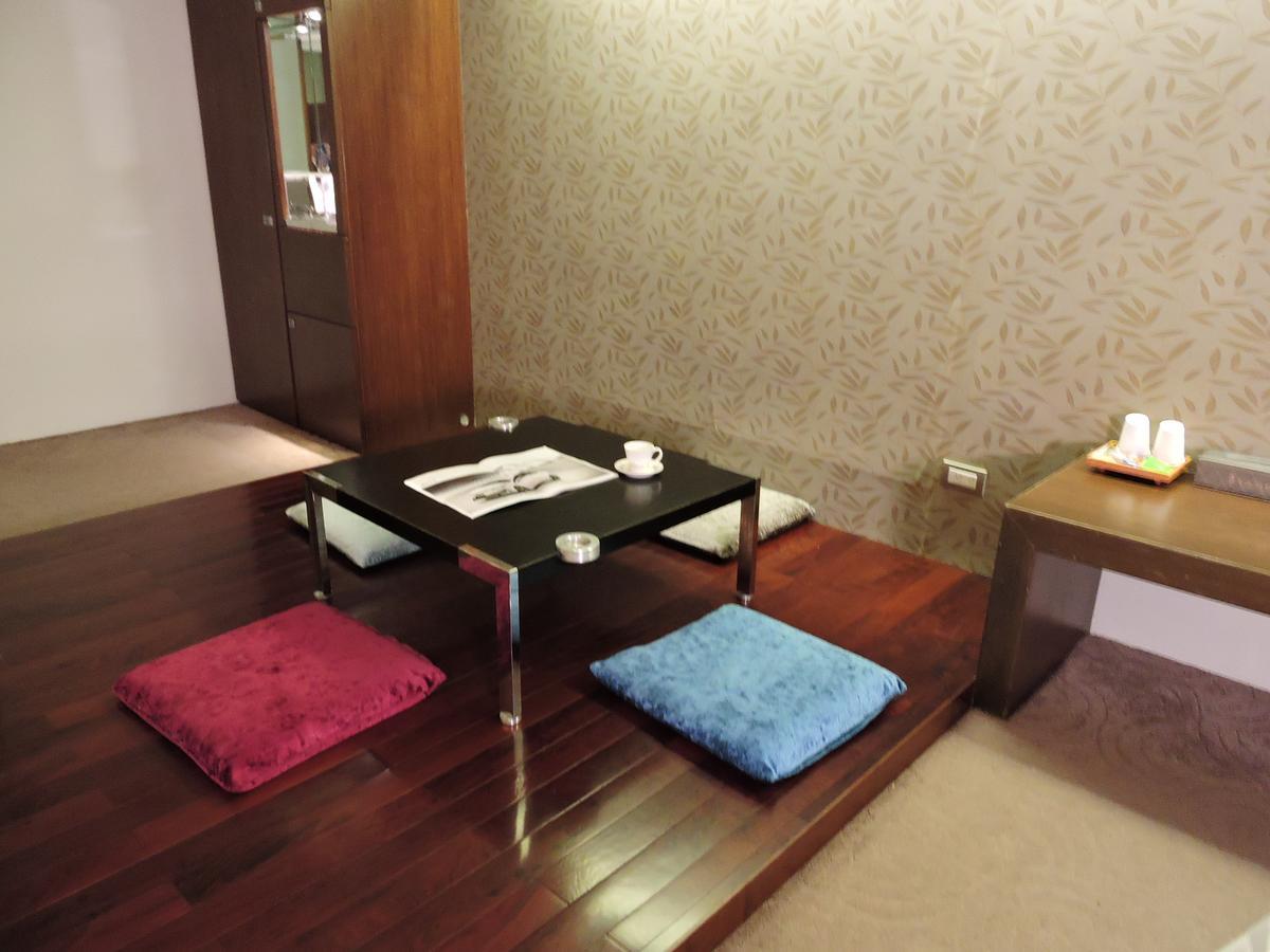 Edinburgh Motel Tainan Eksteriør billede