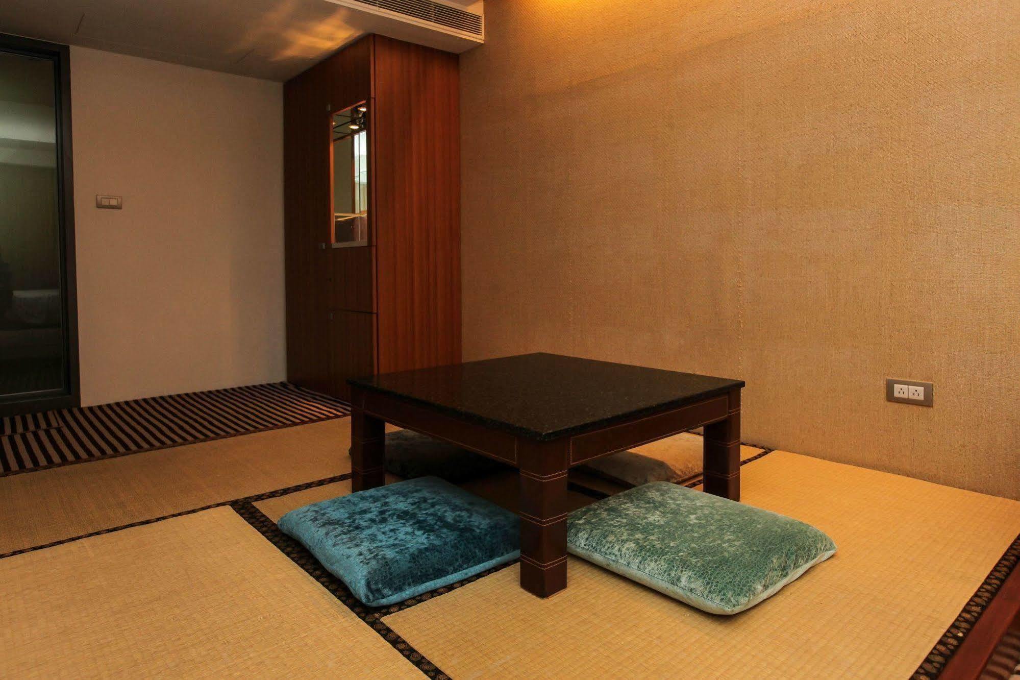 Edinburgh Motel Tainan Eksteriør billede