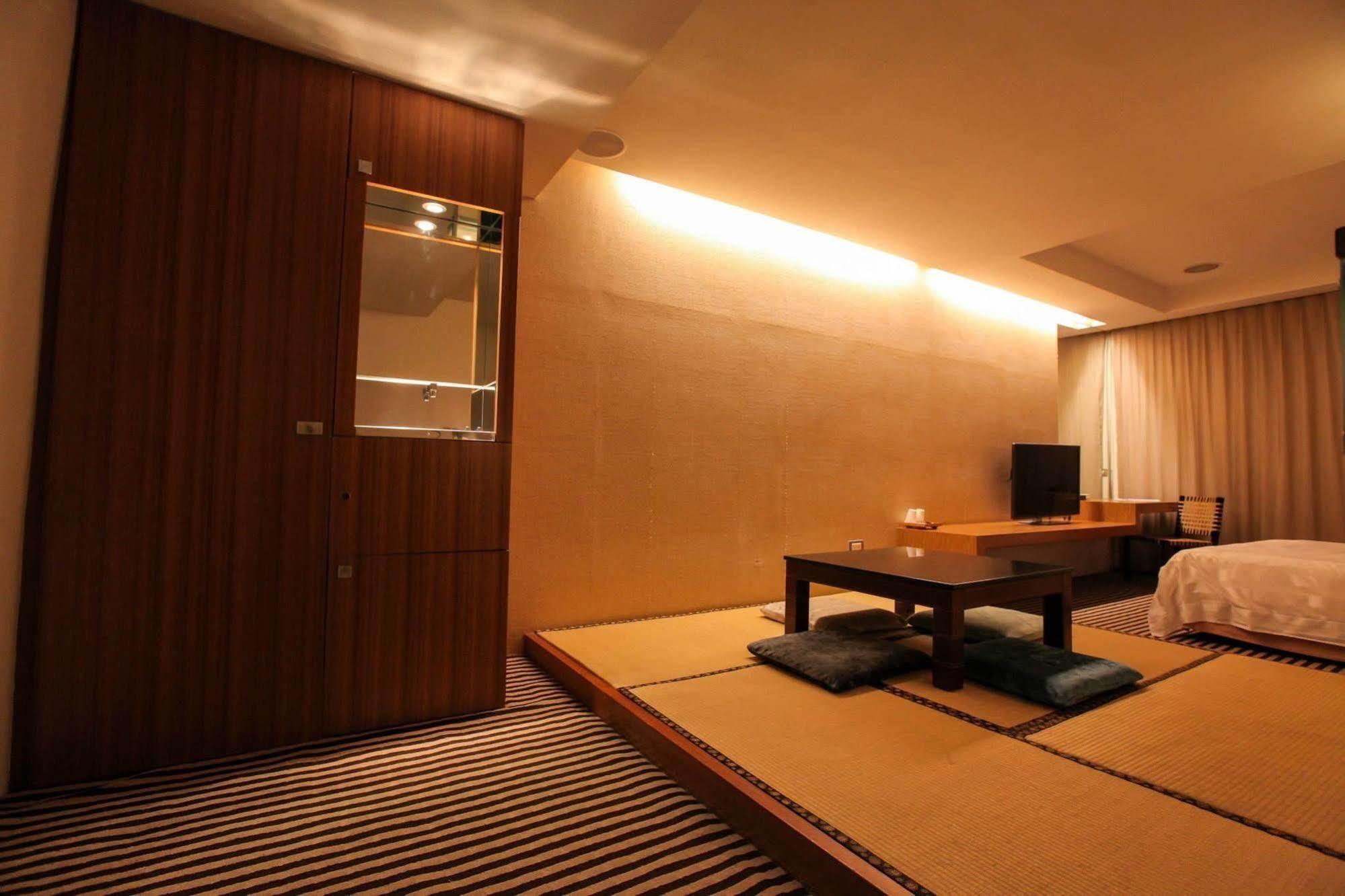 Edinburgh Motel Tainan Eksteriør billede